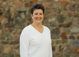 2 Bettina Bährsw18x13